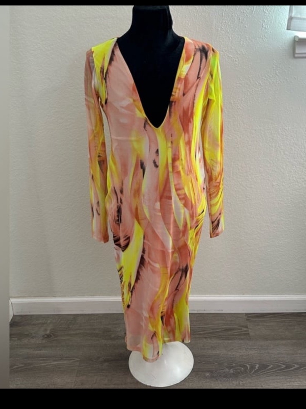 Fashion Nova Long Sleeve V-Neck Abstract Print Dress size Large